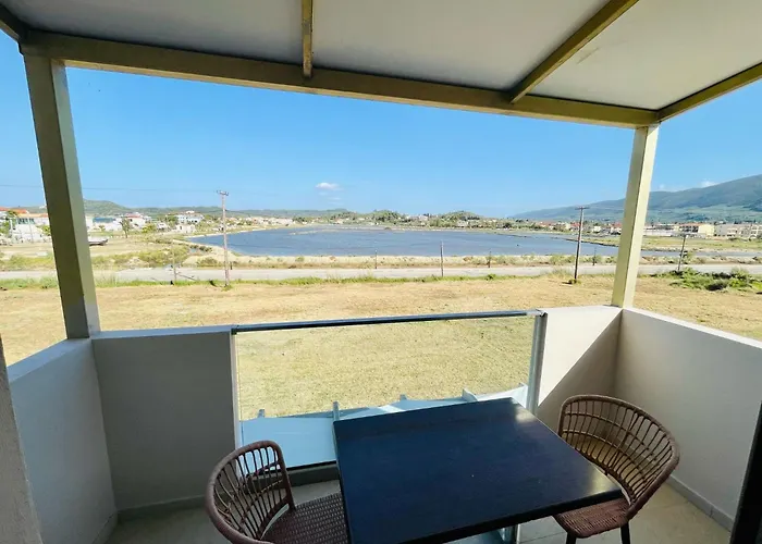 Aphrodite Studios & Suites - 140M From The Beach, By Zantewize